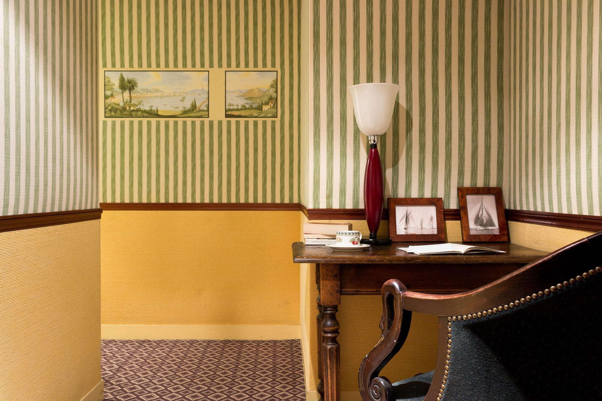 Relais Saint Sulpice Hotel
