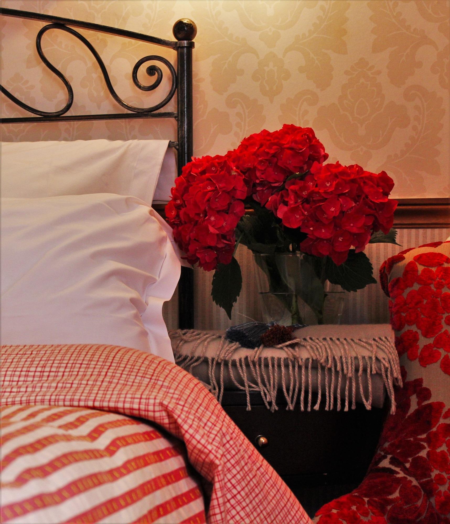 Relais Saint Sulpice Hotel 4*